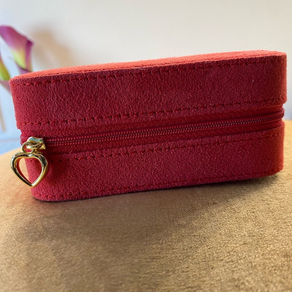 NWOT. Suede travel jewelry case
